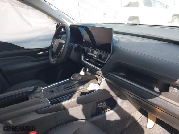 2024 Toyota Grand Highlander XLE with VIN 5TDAAAA55RS013662, listed as a IAAI auction lot 41828046 with 6,202 mi miles. Bid and sale history available at carsss.com. Image 5.