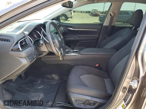 2024 Toyota Camry LE z VIN 4T1R11AK2RU216038, wystawiony jako Copart lot #56582725 z przebiegiem 42 623 mil mil oraz Szkoda całkowita • Salvage title. Historia ofert i sprzedaży dostępna na DreamBid. Obrazek 7.