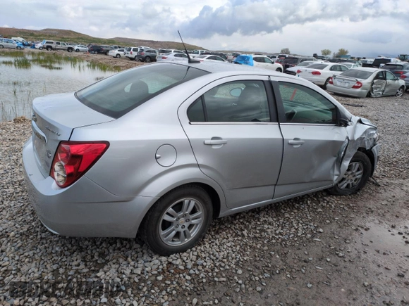 2012 Chevrolet Sonic LT z VIN 1G1JD5SH2C4164834, wystawiony jako Copart lot #53425665 z przebiegiem 89 043 mil mil oraz Szkoda całkowita • Salvage title. Historia ofert i sprzedaży dostępna na DreamBid. Obrazek 3.
