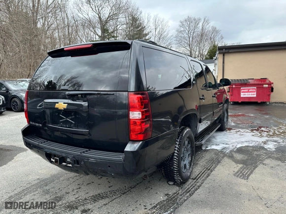 2013 Chevrolet Suburban LT with VIN 1GNSKJE78DR138778, listed as a Copart auction lot 50960875 with 100,121 mi miles and Clean Title. Bid and sale history available at carsss.com. Image 4.