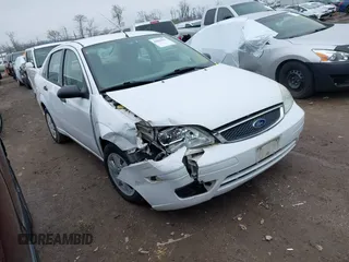 2007 Ford Focus S z VIN 1FAHP34N07W260725, wystawiony jako IAAI lot #42004694 z przebiegiem 84 923 mil mil oraz . Historia ofert i sprzedaży dostępna na DreamBid. Obrazek 1.