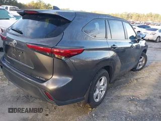2023 Toyota Highlander L z VIN 5TDKDRBH2PS039426, wystawiony jako IAAI lot #41572761 z przebiegiem 28 220 mil mil oraz . Historia ofert i sprzedaży dostępna na DreamBid. Obrazek 4.