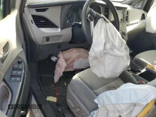 2019 Toyota Sienna LE Auto Access Seat with VIN 5TDKZ3DC9KS017027, listed as a Copart auction lot 46570375 with 82,350 mi miles and Salvage Title. Bid and sale history available at DreamBid. Image 8.