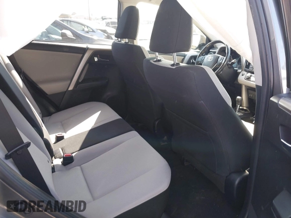 2018 Toyota RAV4 XLE z VIN JTMWFREV4JJ168138, wystawiony jako IAAI lot #41845337 z przebiegiem 122 509 mil mil oraz . Historia ofert i sprzedaży dostępna na DreamBid. Obrazek 8.