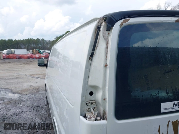 2008 Chevrolet Express Cargo Van with VIN 1GCGG25C681175724, listed as a IAAI auction lot 41696996 with 201,312 mi miles. Bid and sale history available at carsss.com. Image 12.