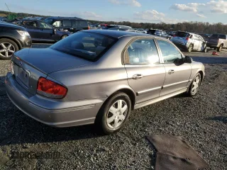 2005 Hyundai Sonata GL with VIN KMHWF25S55A113518, listed as a Copart auction lot 80076884 with 141,257 mi miles and Salvage Title. Bid and sale history available at carsss.com. Image 3.