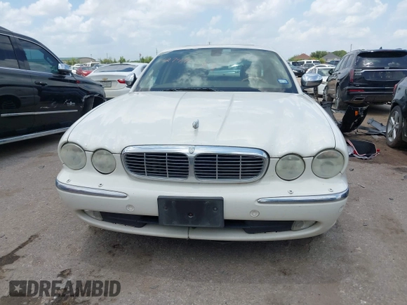 2007 Jaguar XJ Vanden Plas with VIN SAJWA82B77SH16109, listed as a IAAI auction lot 42749658 with 185,772 mi miles and . Bid and sale history available at DreamBid. Image 6.