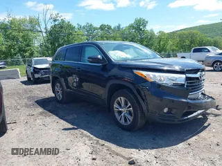 2014 Toyota Highlander LE z VIN 5TDBKRFH5ES053351, wystawiony jako IAAI lot #42302157 z przebiegiem 155 593 mil mil oraz . Historia ofert i sprzedaży dostępna na DreamBid. Obrazek 1.