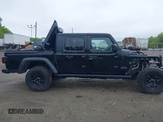 2021 Jeep Gladiator Mojave z VIN 1C6JJTEG9ML605638, wystawiony jako IAAI lot #40302253 z przebiegiem 32 019 mil mil oraz . Historia ofert i sprzedaży dostępna na DreamBid. Obrazek 13.