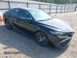 2022 Toyota Camry SE with VIN 4T1T11AK8NU700019, listed as a IAAI auction lot 40134654 with 34,662 mi miles. Bid and sale history available at carsss.com. Image 1.