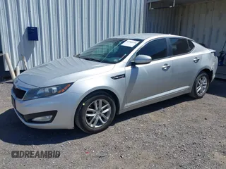2012 Kia Optima LX z VIN 5XXGM4A77CG055280, wystawiony jako IAAI lot #42360110 z przebiegiem 151 519 mil mil oraz . Historia ofert i sprzedaży dostępna na DreamBid. Obrazek 2.