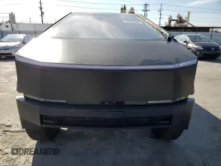 2024 Tesla Cybertruck z VIN 7G2CEHED1RA050360, wystawiony jako Copart lot #50245885 z przebiegiem Nie podano mil oraz Szkoda całkowita • Salvage title. Historia ofert i sprzedaży dostępna na DreamBid. Obrazek 5.