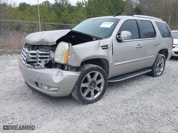 2007 Cadillac Escalade with VIN 1GYFK63897R173007, listed as a IAAI auction lot 41661358 with 275,328 mi miles. Bid and sale history available at carsss.com. Image 2.
