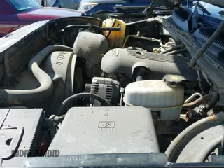 2003 Chevrolet Silverado 1500HD LS с VIN 1GCGK13U33F183991, выставлен на аукционе IAAI как лот 41596368 с пробегом 194 567 миль миль и . История ставок и продаж доступна на DreamBid. Изображение 13.