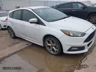 2015 Ford Focus ST with VIN 1FADP3L91FL268867, listed as a IAAI auction lot 41583424 with 169,426 mi miles. Bid and sale history available at carsss.com. Image 1.