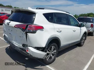 2018 Toyota RAV4 XLE с VIN JTMWFREV2JJ209236, выставлен на аукционе IAAI как лот 42290661 с пробегом 55 910 миль миль и . История ставок и продаж доступна на DreamBid. Изображение 4.