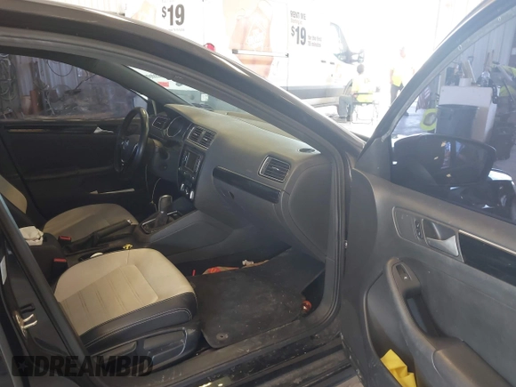 2015 Volkswagen Jetta SE with VIN 3VWD17AJ7FM415950, listed as a IAAI auction lot 42202024 with 107,877 mi miles and . Bid and sale history available at DreamBid. Image 5.