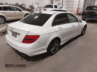 2013 Mercedes-Benz C 300 Sport с VIN WDDGF8AB3DR297543, выставлен на аукционе IAAI как лот 42323929 с пробегом 132 059 миль миль и . История ставок и продаж доступна на DreamBid. Изображение 4.