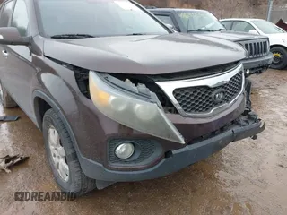 2011 Kia Sorento LX with VIN 5XYKT4A15BG158099, listed as a IAAI auction lot 41641344 with 171,289 mi miles. Bid and sale history available at carsss.com. Image 13.