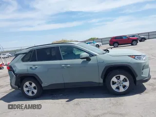 2020 Toyota RAV4 Hybrid XLE z VIN 4T3RWRFVXLU005428, wystawiony jako IAAI lot #42223346 z przebiegiem 123 168 mil mil oraz . Historia ofert i sprzedaży dostępna na DreamBid. Obrazek 14.