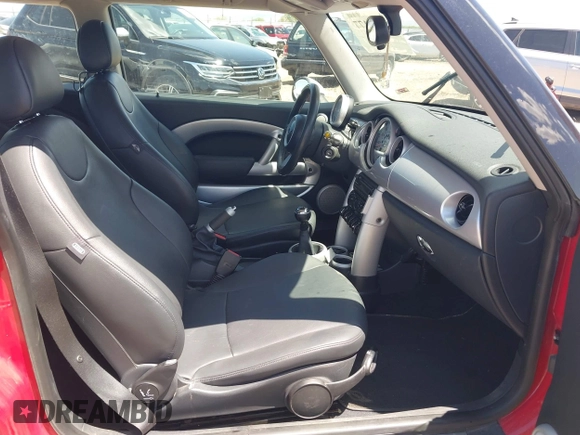 2006 MINI Hardtop with VIN WMWRC33556TK72619, listed as a IAAI auction lot 42328177 with 106,398 mi miles and . Bid and sale history available at DreamBid. Image 5.