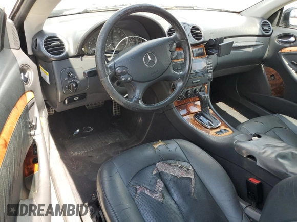 2005 Mercedes-Benz CLK 320 z VIN WDBTK65G75T054495, wystawiony jako Copart lot #56120585 z przebiegiem 130 029 mil mil oraz Szkoda całkowita • Salvage title. Historia ofert i sprzedaży dostępna na DreamBid. Obrazek 8.