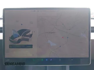 2025 Tesla Model 3 Long Range z VIN 5YJ3E1EAXSF885110, wystawiony jako IAAI lot #42400734 z przebiegiem 4 276 mil mil oraz . Historia ofert i sprzedaży dostępna na DreamBid. Obrazek 18.