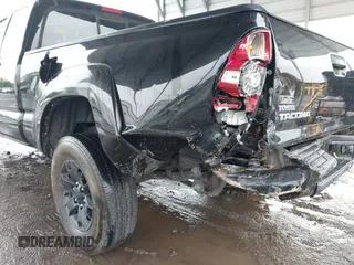 2015 Toyota Tacoma z VIN 5TFUX4EN8FX034499, wystawiony jako IAAI lot #42254201 z przebiegiem 177 756 mil mil oraz . Historia ofert i sprzedaży dostępna na DreamBid. Obrazek 6.