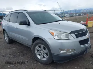 2012 Chevrolet Traverse 1LT z VIN 1GNKVGED5CJ120915, wystawiony jako IAAI lot #41946118 z przebiegiem 165 808 mil mil oraz . Historia ofert i sprzedaży dostępna na DreamBid. Obrazek 1.