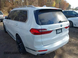 2019 BMW X7 xDrive50i z VIN 5UXCX4C59KLS38761, wystawiony jako IAAI lot #40743791 z przebiegiem Nie podano mil oraz . Historia ofert i sprzedaży dostępna na DreamBid. Obrazek 3.