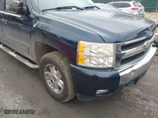 2008 Chevrolet Silverado 1500 LT w/1LT with VIN 2GCEC19J081227980, listed as a IAAI auction lot 41432542 with 199,275 mi miles. Bid and sale history available at carsss.com. Image 6.