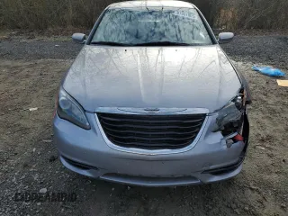 2014 Chrysler 200 Touring z VIN 1C3CCBBB9EN178597, wystawiony jako Copart lot #87951805 z przebiegiem Nie podano mil oraz Szkoda całkowita • Salvage title. Historia ofert i sprzedaży dostępna na DreamBid. Obrazek 5.