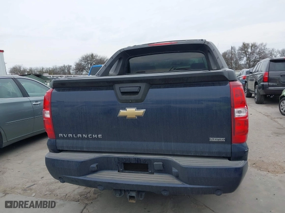 2011 Chevrolet Avalanche LTZ with VIN 3GNTKGE32BG251904, listed as a IAAI auction lot 41677307 with 143,653 mi miles. Bid and sale history available at carsss.com. Image 16.