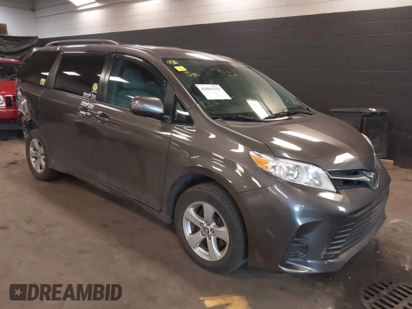 2018 Toyota Sienna LE Auto Access Seat with VIN 5TDKZ3DC3JS906162, listed as a IAAI auction lot 41863331 with 200,655 mi miles. Bid and sale history available at carsss.com. Image 1.