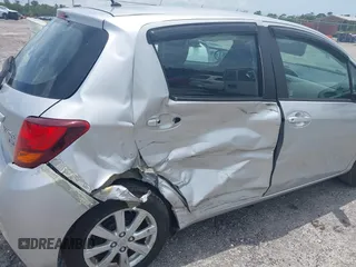 2015 Toyota Yaris L z VIN VNKKTUD30FA019329, wystawiony jako IAAI lot #42547504 z przebiegiem 54 848 mil mil oraz . Historia ofert i sprzedaży dostępna na DreamBid. Obrazek 6.