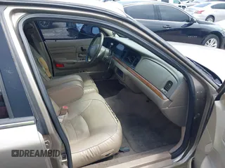 2002 Ford Crown Victoria LX z VIN 2FAFP74W52X112493, wystawiony jako IAAI lot #42197164 z przebiegiem 103 941 mil mil oraz . Historia ofert i sprzedaży dostępna na DreamBid. Obrazek 5.