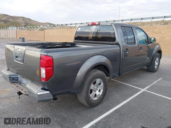 2007 Nissan Frontier SE z VIN 1N6AD09U67C411083, wystawiony jako IAAI lot #41691251 z przebiegiem 186 495 mil mil oraz . Historia ofert i sprzedaży dostępna na DreamBid. Obrazek 4.