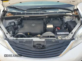 2013 Toyota Sienna LE AAS z VIN 5TDKK3DC8DS367482, wystawiony jako Copart lot #61925235 z przebiegiem 85 285 mil mil oraz Szkoda całkowita • Salvage title. Historia ofert i sprzedaży dostępna na DreamBid. Obrazek 12.