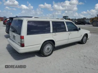 1998 Volvo V90 с VIN YV1KW9602W1045893, выставлен на аукционе Copart как лот 77673814 с пробегом 199 932 миль миль и Списание • Salvage title. История ставок и продаж доступна на DreamBid. Изображение 3.