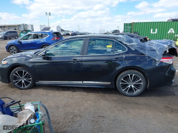 2018 Toyota Camry LE with VIN 4T1B11HK5JU076028, listed as a IAAI auction lot 41989266 with 215,235 mi miles. Bid and sale history available at carsss.com. Image 14.