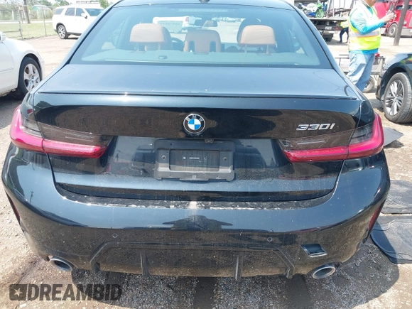 2023 BMW 3 Series 330i with VIN 3MW69FF09P8D39007, listed as a IAAI auction lot 42071643 with 24,781 mi miles and . Bid and sale history available at DreamBid. Image 16.