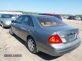 2001 Toyota Avalon XL z VIN 4T1BF28B21U145748, wystawiony jako IAAI lot #42251004 z przebiegiem 182 959 mil mil oraz . Historia ofert i sprzedaży dostępna na DreamBid. Obrazek 3.