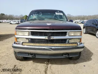 1996 Chevrolet Tahoe with VIN 3GNEK18R9TG128138, listed as a Copart auction lot 48528255 with 233,077 mi miles and Clean Title. Bid and sale history available at carsss.com. Image 5.