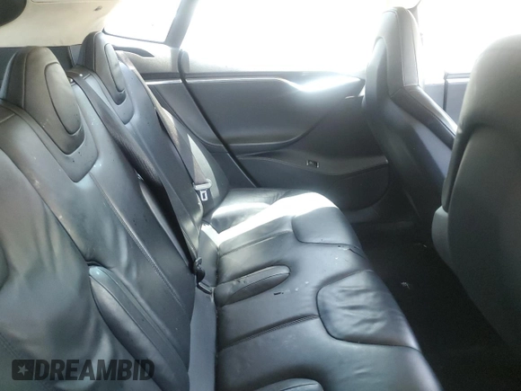 2014 Tesla Model S 60 z VIN 5YJSA1H13EFP36058, wystawiony jako Copart lot #57041725 z przebiegiem Nie podano mil oraz Szkoda całkowita • Salvage title. Historia ofert i sprzedaży dostępna na DreamBid. Obrazek 10.
