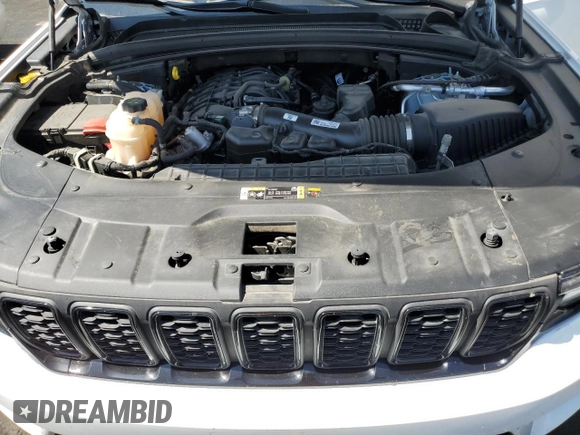 2024 Jeep Grand Cherokee Altitude z VIN 1C4RJHAG2RC142165, wystawiony jako Copart lot #63027485 z przebiegiem 40 161 mil mil oraz Czysty tytuł • Clean title. Historia ofert i sprzedaży dostępna na DreamBid. Obrazek 11.