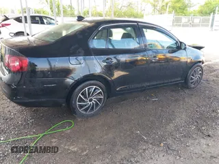 2008 Volkswagen Jetta S z VIN 3VWJM71K68M037948, wystawiony jako IAAI lot #42160416 z przebiegiem 170 381 mil mil oraz . Historia ofert i sprzedaży dostępna na DreamBid. Obrazek 4.