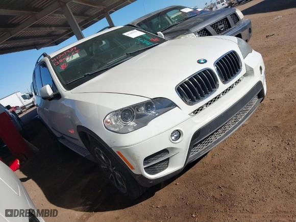 2013 BMW X5 xDrive35i with VIN 5UXZV4C52D0B05931, listed as a IAAI auction lot 41305939 with 140,800 mi miles. Bid and sale history available at carsss.com. Image 1.