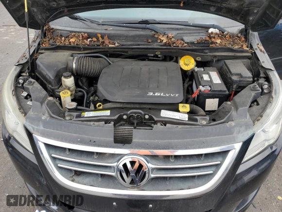 2014 Volkswagen Routan SE with VIN 2C4RVABG5ER135304, listed as a Copart auction lot 83957644 with 118,035 mi miles and Clean title. Bid and sale history available at DreamBid. Image 12.