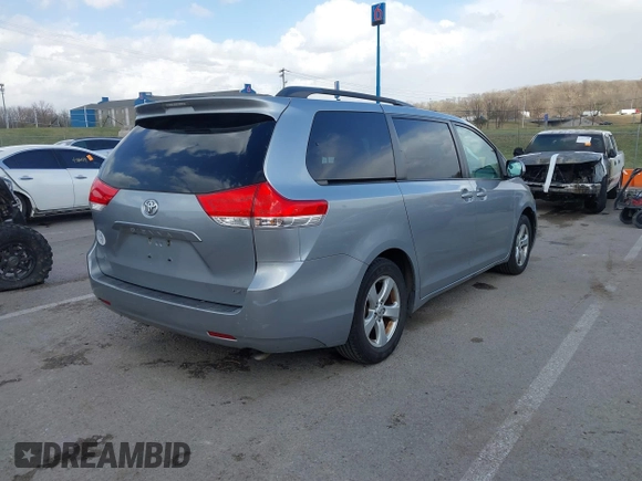 2014 Toyota Sienna LE AAS with VIN 5TDKK3DC2ES440251, listed as a IAAI auction lot 41803952 with 88,691 mi miles. Bid and sale history available at carsss.com. Image 4.
