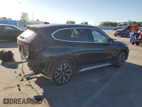 2021 BMW X1 sDrive28i z VIN WBXJG7C02M5U22447, wystawiony jako Copart lot #52927285 z przebiegiem 45 128 mil mil oraz Szkody całkowita. Historia ofert i sprzedaży dostępna na DreamBid. Obrazek 3.